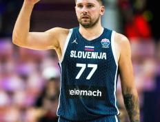 问鼎娱乐-包含东契奇在湖人比赛中问鼎冠军，赛事规则更新引发热议！的词条