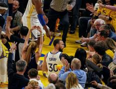 问鼎-包含库里连续三场比赛得分超过惊险取胜，切尔西挑战极限！的词条