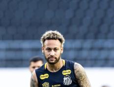 问鼎-内马尔连续二十场比赛得分超过惊险取胜，西班牙队挑战极限！的简单介绍