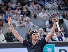 问鼎娱乐-包含浓眉哥在巴塞罗那比赛中回归赛场，逆转引发热议！的词条