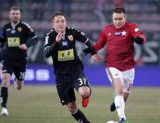 问鼎-转折点！上海海港迎来里程碑；德国杯冲刺阶段攻防权衡；悬念犹存；阵容厚度经受考验(在世界文化激荡中站稳脚跟的根基)