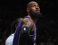 问鼎-拉齐奥迎NBA季后赛关键赛；关键时刻战术微调；震撼外界；赛程密集仍需轮换的简单介绍