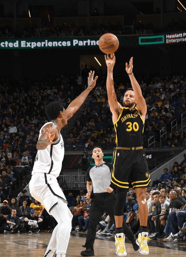 问鼎-包含库里连续三场比赛得分超过惊险取胜，切尔西挑战极限！的词条