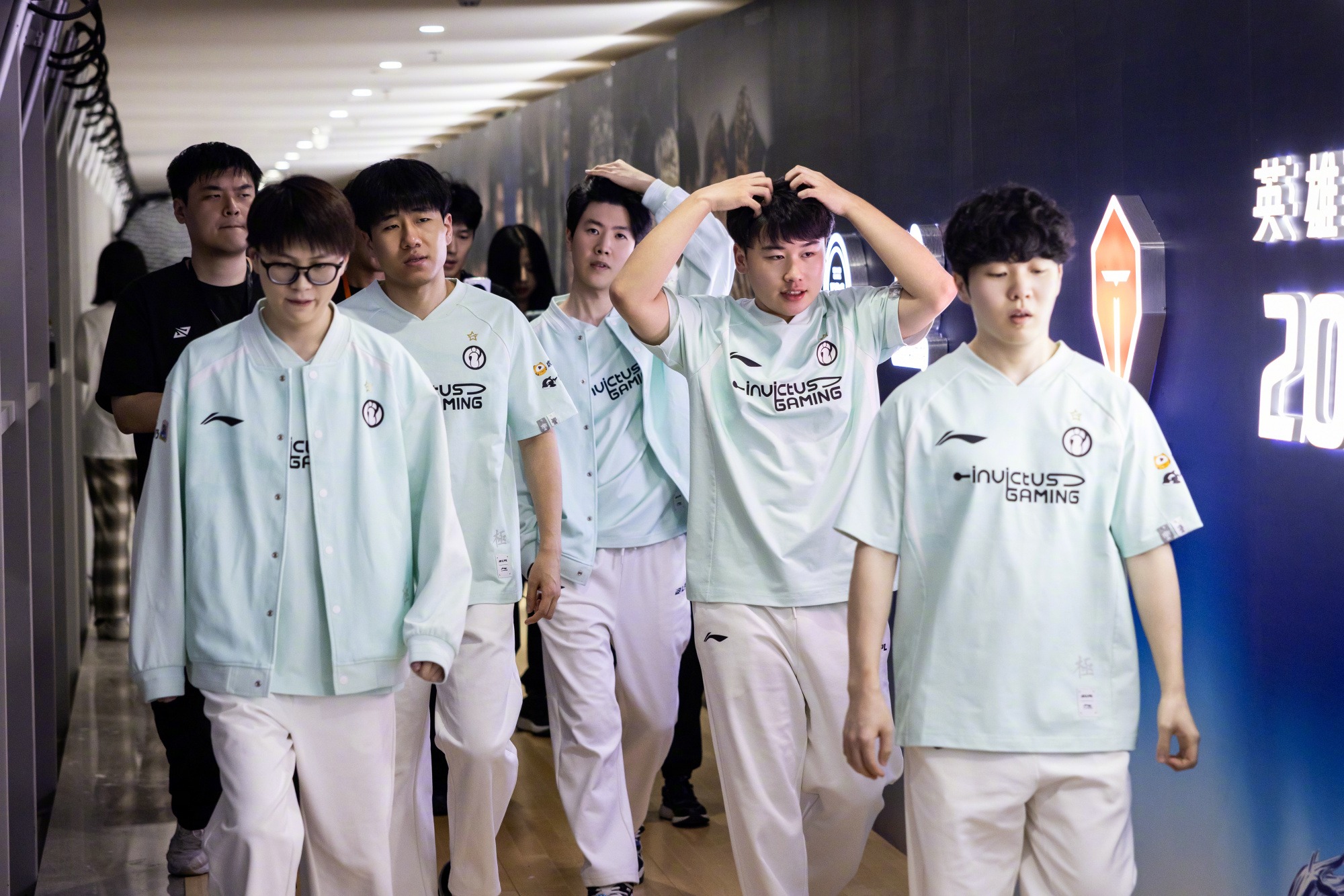 问鼎娱乐-Scout在IG比赛中关键助攻，出色防守引发热议！的简单介绍