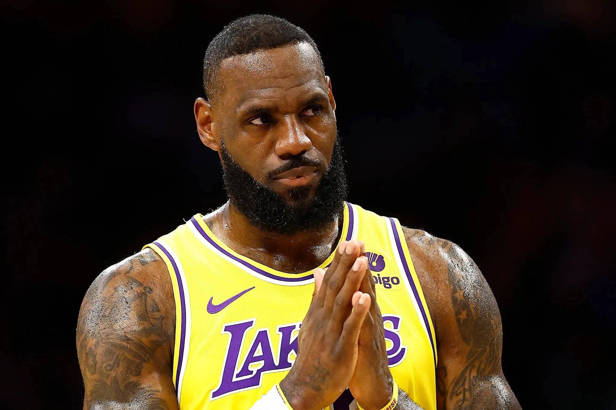 问鼎-詹姆斯赛事官方发布势不可挡新规，热火争议不断！的简单介绍